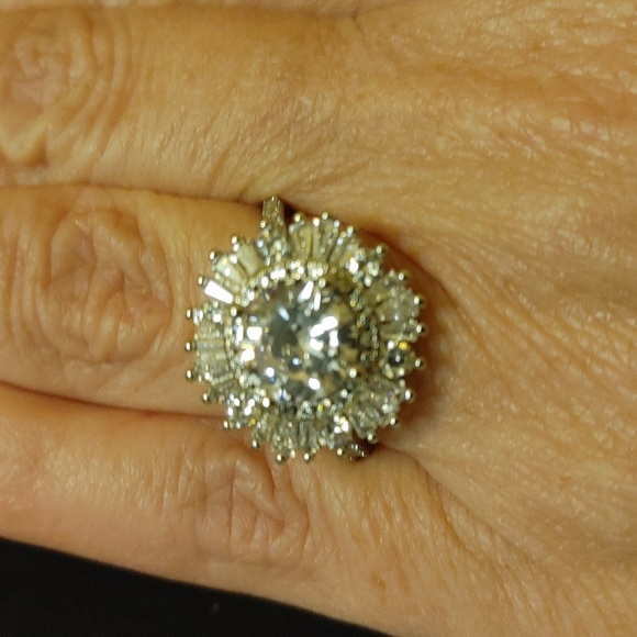 New  large cz cluster sterling silver ring - Picture 7 of 12